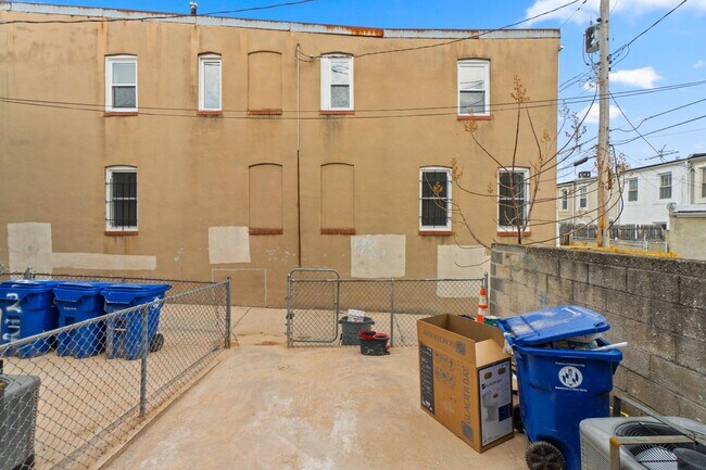 Building Photo - 2526 E Fayette St