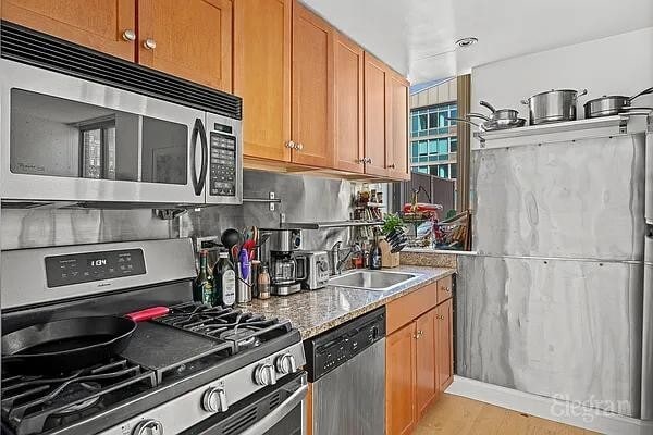 Building Photo - 520 W 23 St