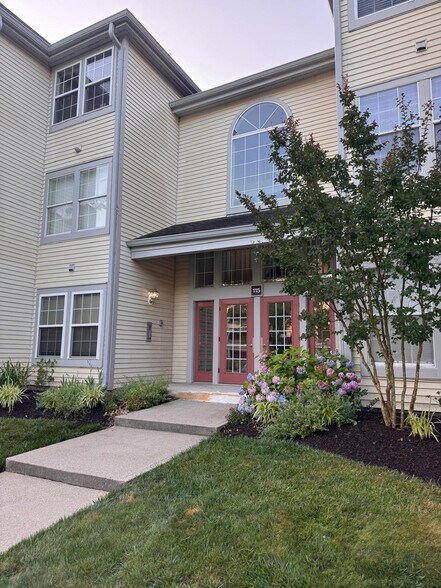 Building Photo - 115 Cascade Ct