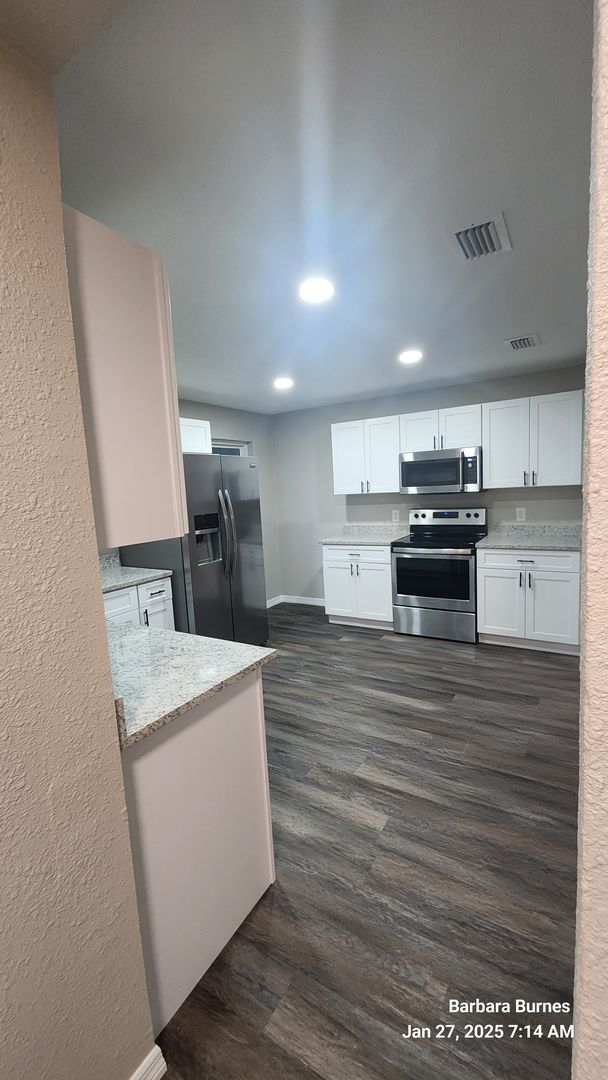 Building Photo - Charming 3-Bedroom, 1-Bath Home in the Heart of Daytona Beach – Fully Remodeled! Fenced in yard