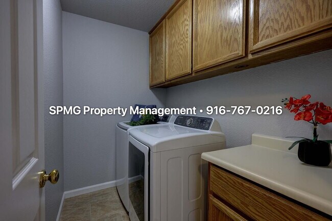 Building Photo - Beautiful 4BR/3BA Home in Rocklin 3-Car Garage & Low-Maintenance Backyard