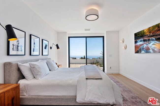 Building Photo - 3616 Shoreheights Dr