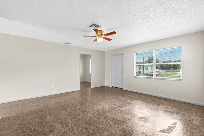 Building Photo - 4786 Gulfstream Rd