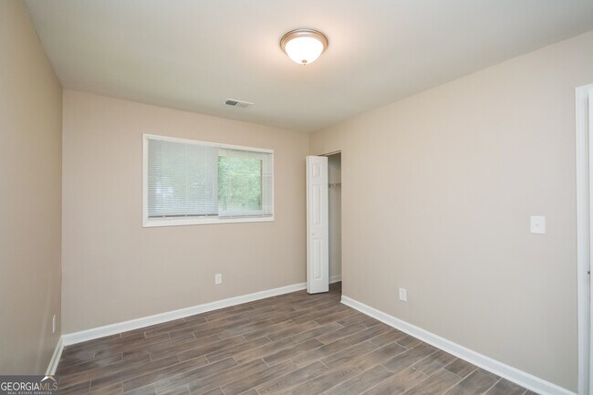 Building Photo - 1534 Flicker Rd