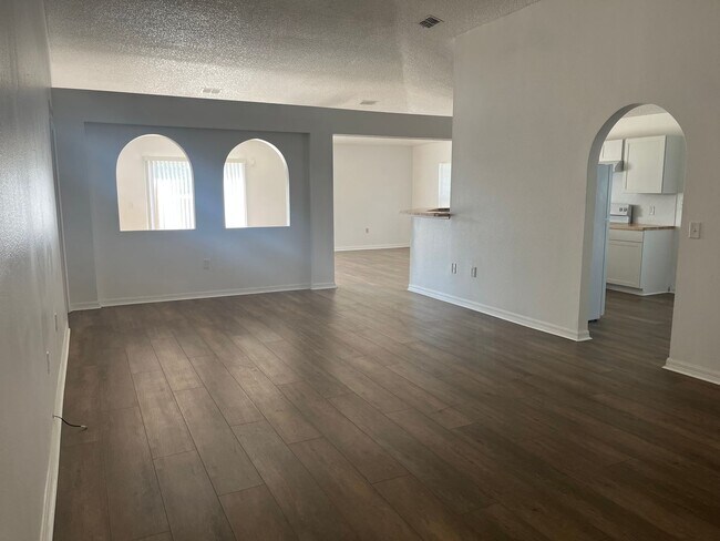 Building Photo - 3 BR/2BA $1950 Middleburg