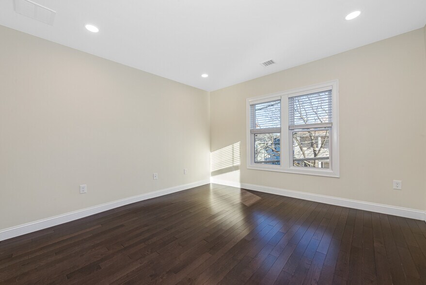 Building Photo - 64 Bradbury Ave