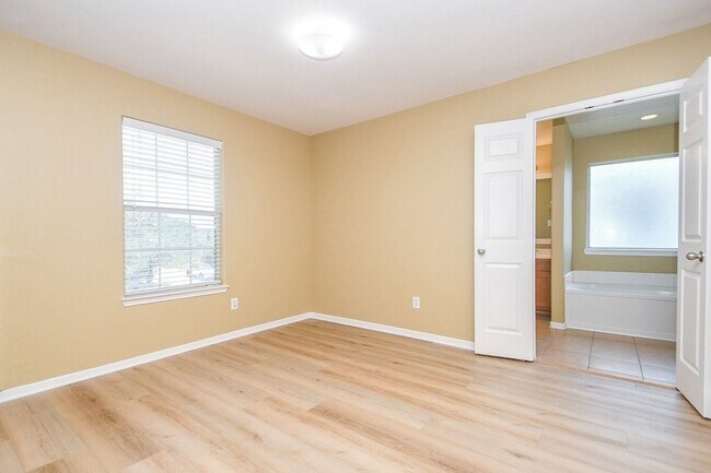 Building Photo - 402 New Hope Ln