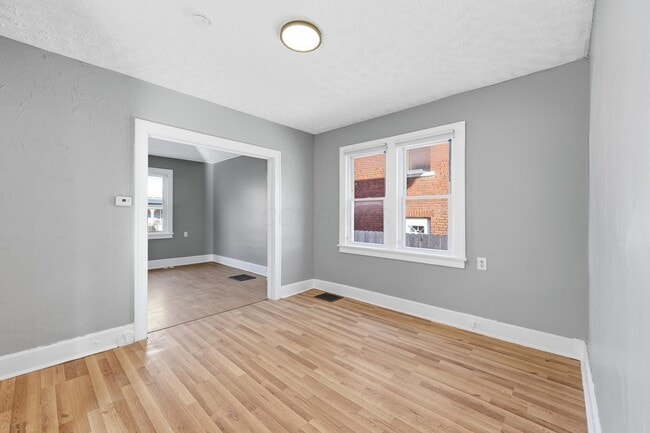 Building Photo - 1452 Summit St