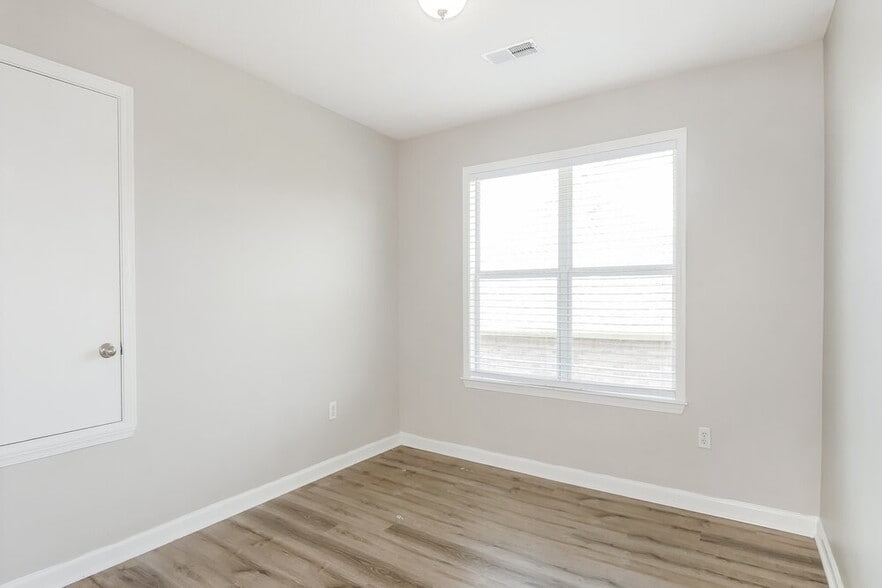 Building Photo - 6181 Braybourne Main
