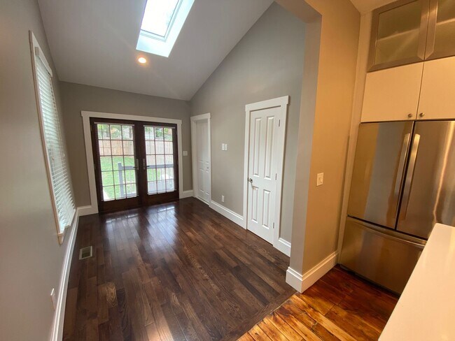 Building Photo - Hunter Ave 1197-1199 GW2