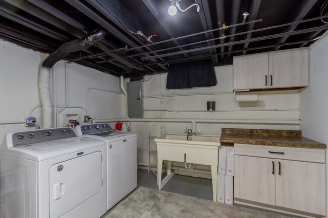 Building Photo - 217 Fishing Lane