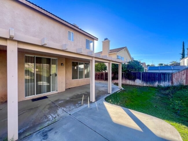 Building Photo - Large 4 bedroom Murrieta home with a loft ...