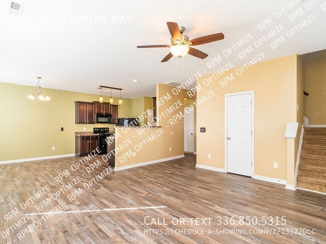 Building Photo - Spacious 3-Bedroom Home with Large Fenced ...