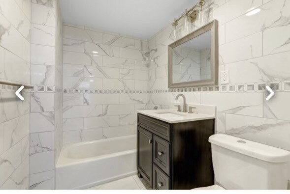 bathroom - 235 Lawrence Ave