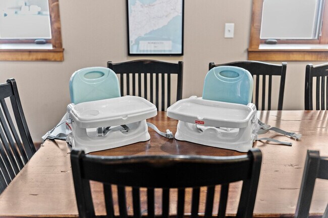 Building Photo - 301 E Walnut St