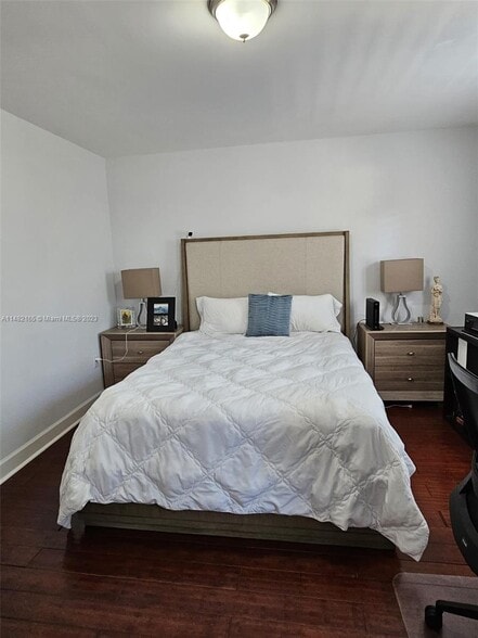 Building Photo - 5570 SW 70th Pl S