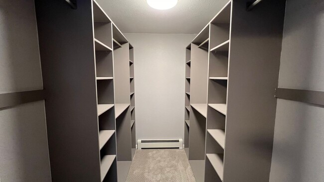Building Photo - Beautifully maintained (3) bedroom, (2) ba...