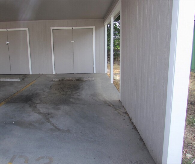 Building Photo - 3289 Lombardy Ln