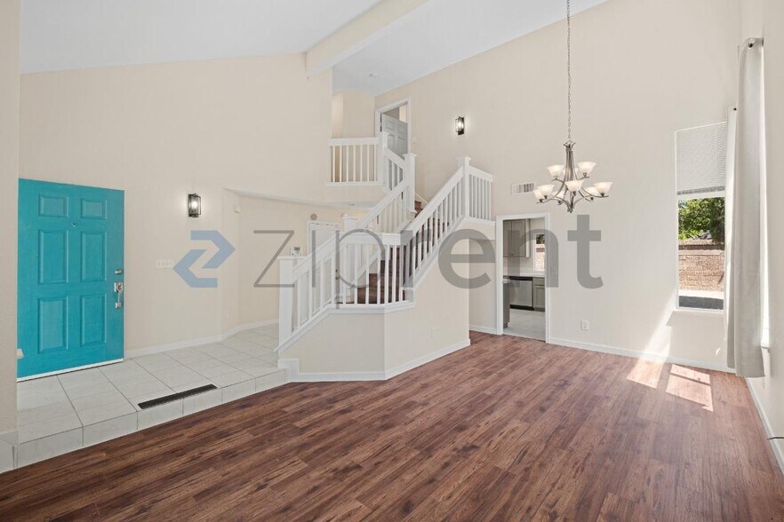 Building Photo - Unit