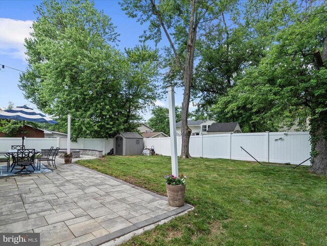 Building Photo - 7896 Pavilion Dr