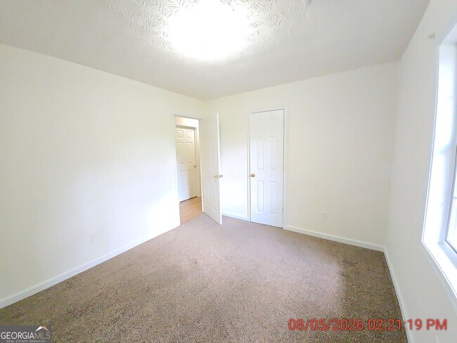 Building Photo - 48 Phillips Dr