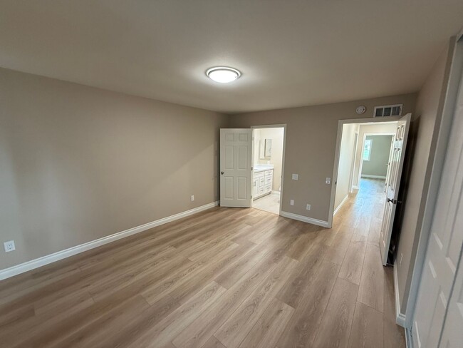 Building Photo - Updated Del Mar model home in Leisure Village