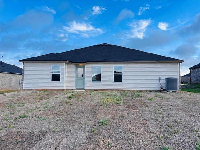 Building Photo - 604 Hillsboro Drive