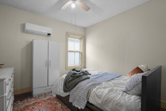 Building Photo - 281 Williams St