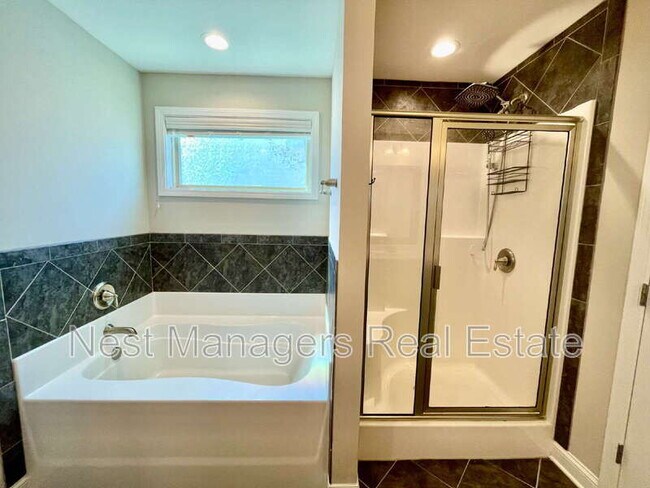 Building Photo - 5344 Debut Ave