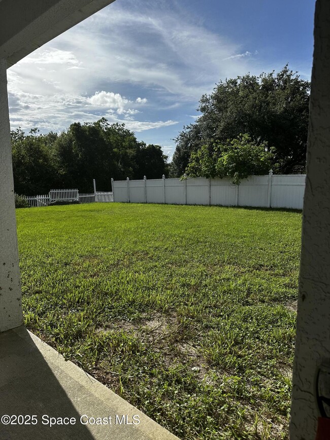 Building Photo - 1010 Lundy Dr