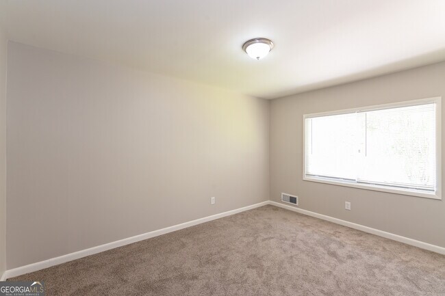 Building Photo - 1039 Huntingdon Ct