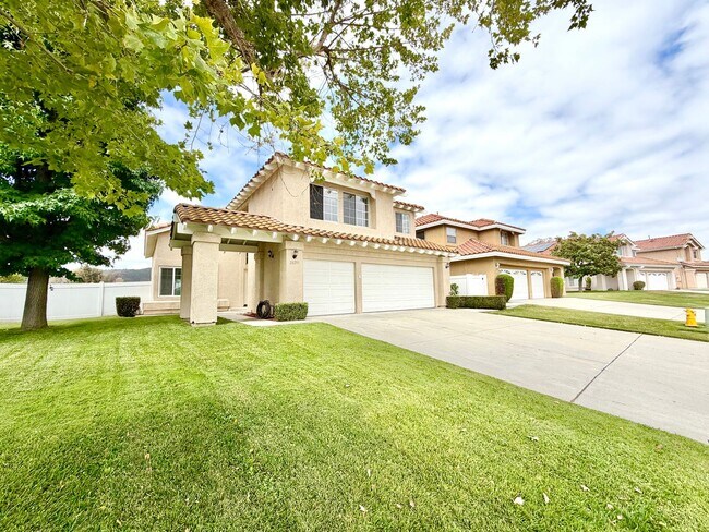 Building Photo - Spacious Rancho Highlands Home | 3 Bed + Den + Bonus Room & 3-Car Garage