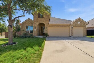 Building Photo - 2508 Hilltop Divide Ln