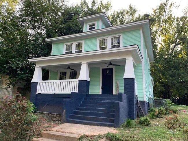 Building Photo - 1327 Fairmont St