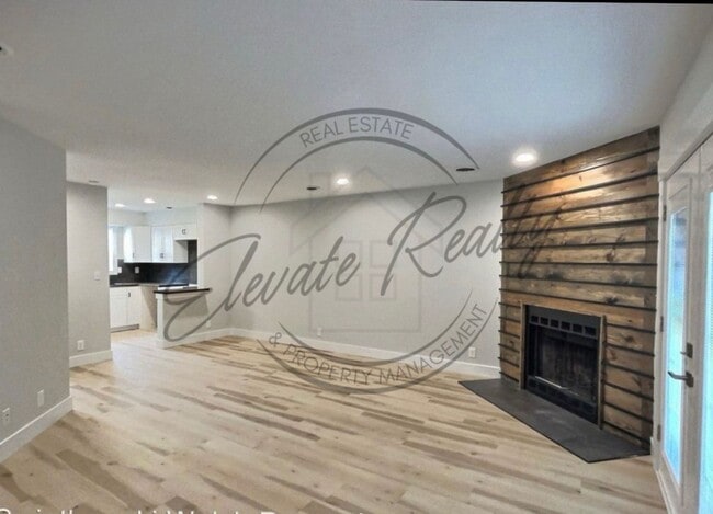 Building Photo - RENT SPECIAL: 1/2 OFF FIRST MONTHS RENT! M...