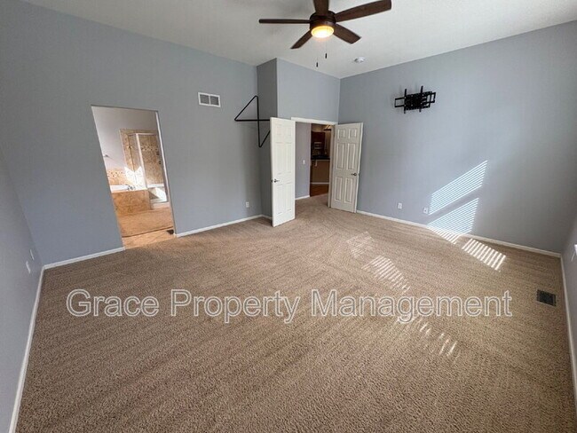 Building Photo - 222 Saxony Rd