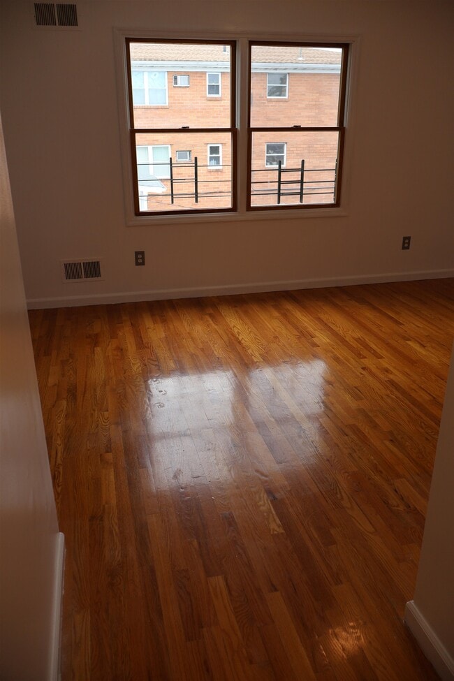 Building Photo - 1157 67th St