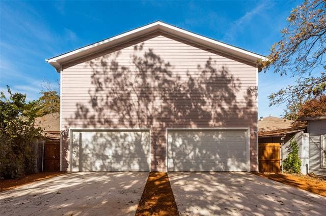 Building Photo - 632 Melba St