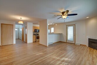 Building Photo - 6101-6103