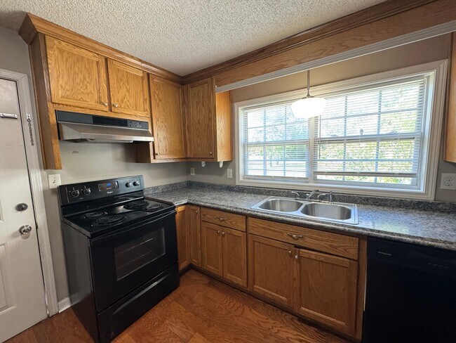 Building Photo - 3/2 House in Armuchee- $1,295