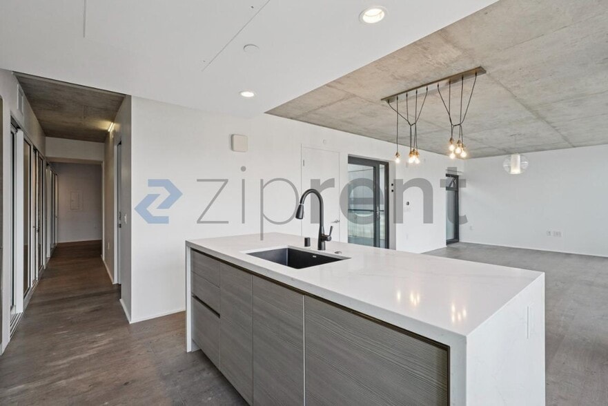 Building Photo - 8 Octavia St