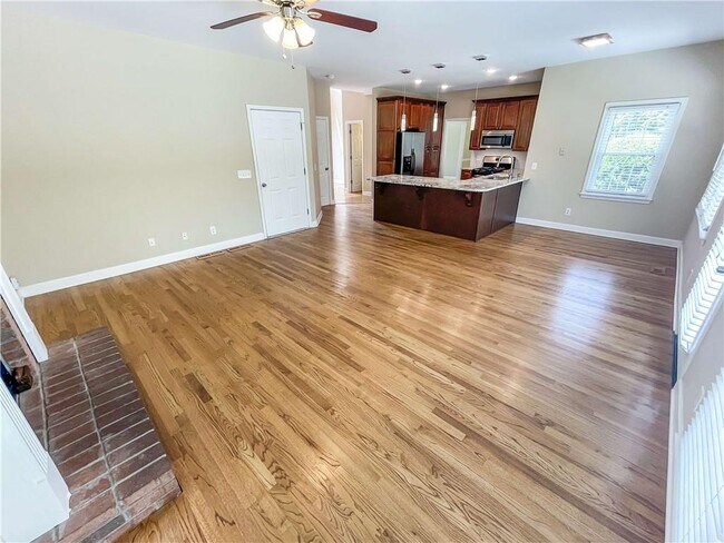 Building Photo - 1598 Brentwood Dr