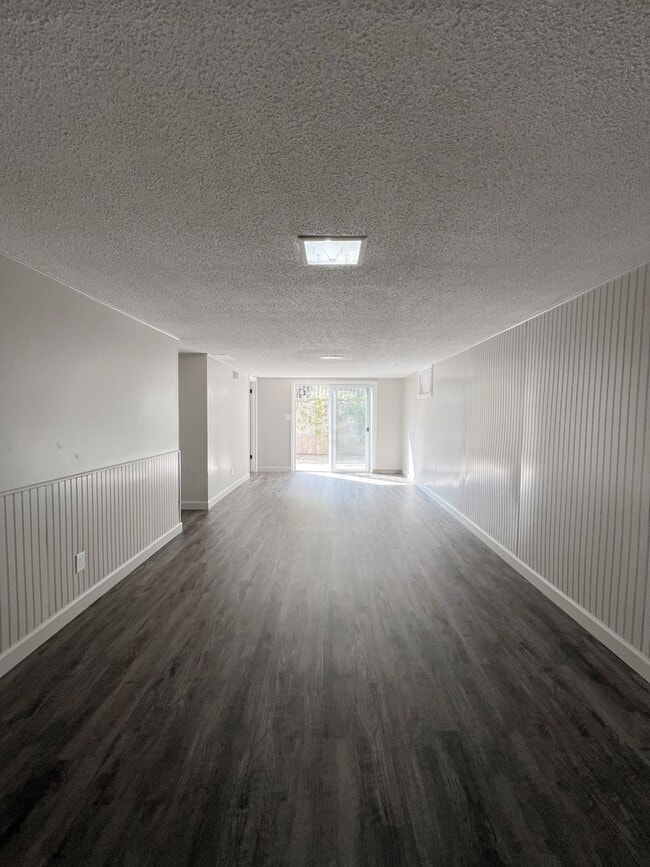 Building Photo - SEE IT NOW: Beautiful 2-Bedroom Home in Lo...