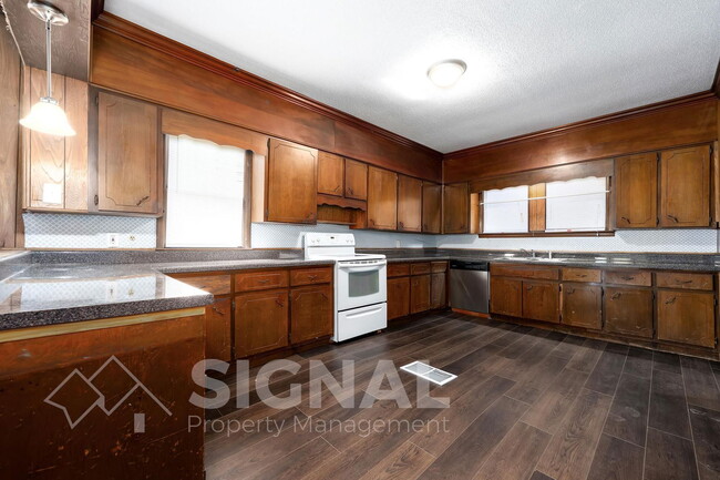 Building Photo - 1618 51st St W