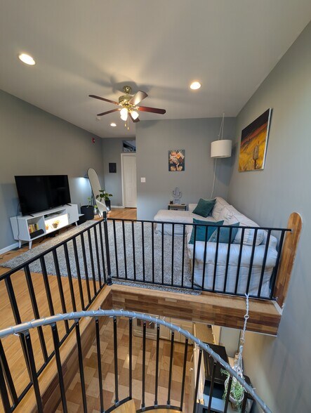 Building Photo - 4219 Ridge Ave