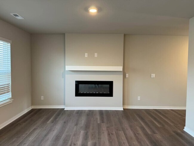 Building Photo - 309 Juniper Dr