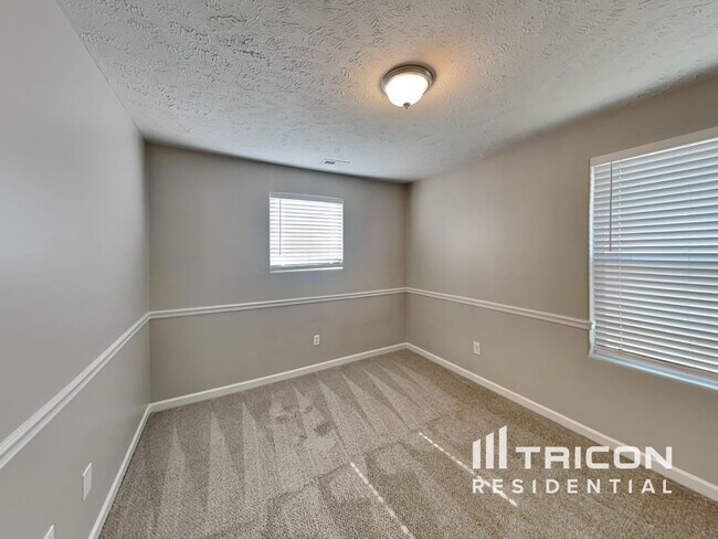 Building Photo - 1809 Sunray Dr