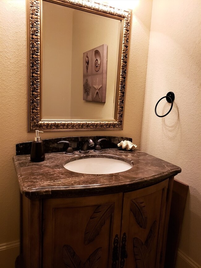 Building Photo - 201 W Capricorn Dr