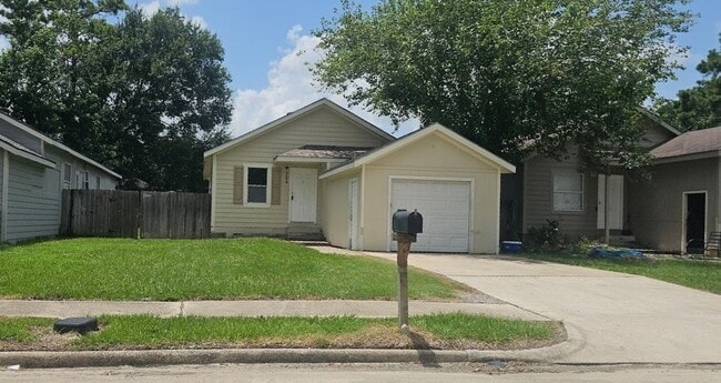 Primary Photo - 11919 Kingslake Forest Dr