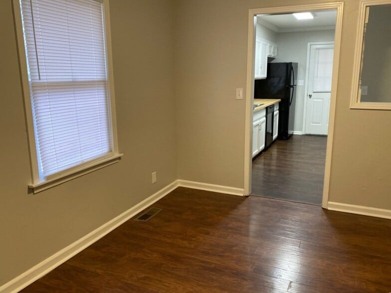 Building Photo - 202 Walnut St